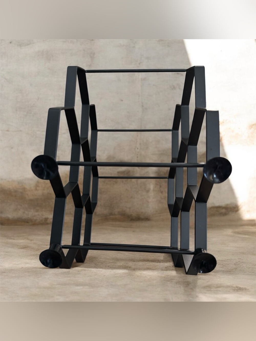 🛍️SALE🛍️Modern Black Metal Honeycomb Wine Rack- Suction Cup Base - Picture 3 of 4